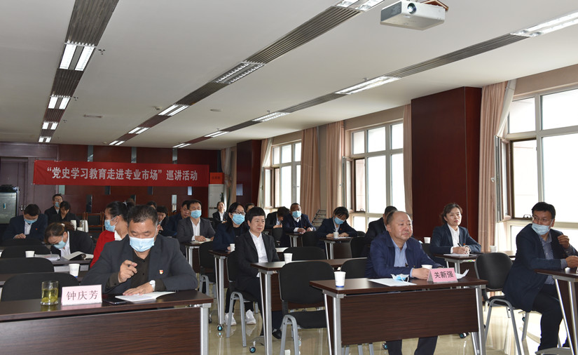 1619712415554993.jpg 圖為:集團黨支部組織全體黨員學習黨史現場_副本.jpg